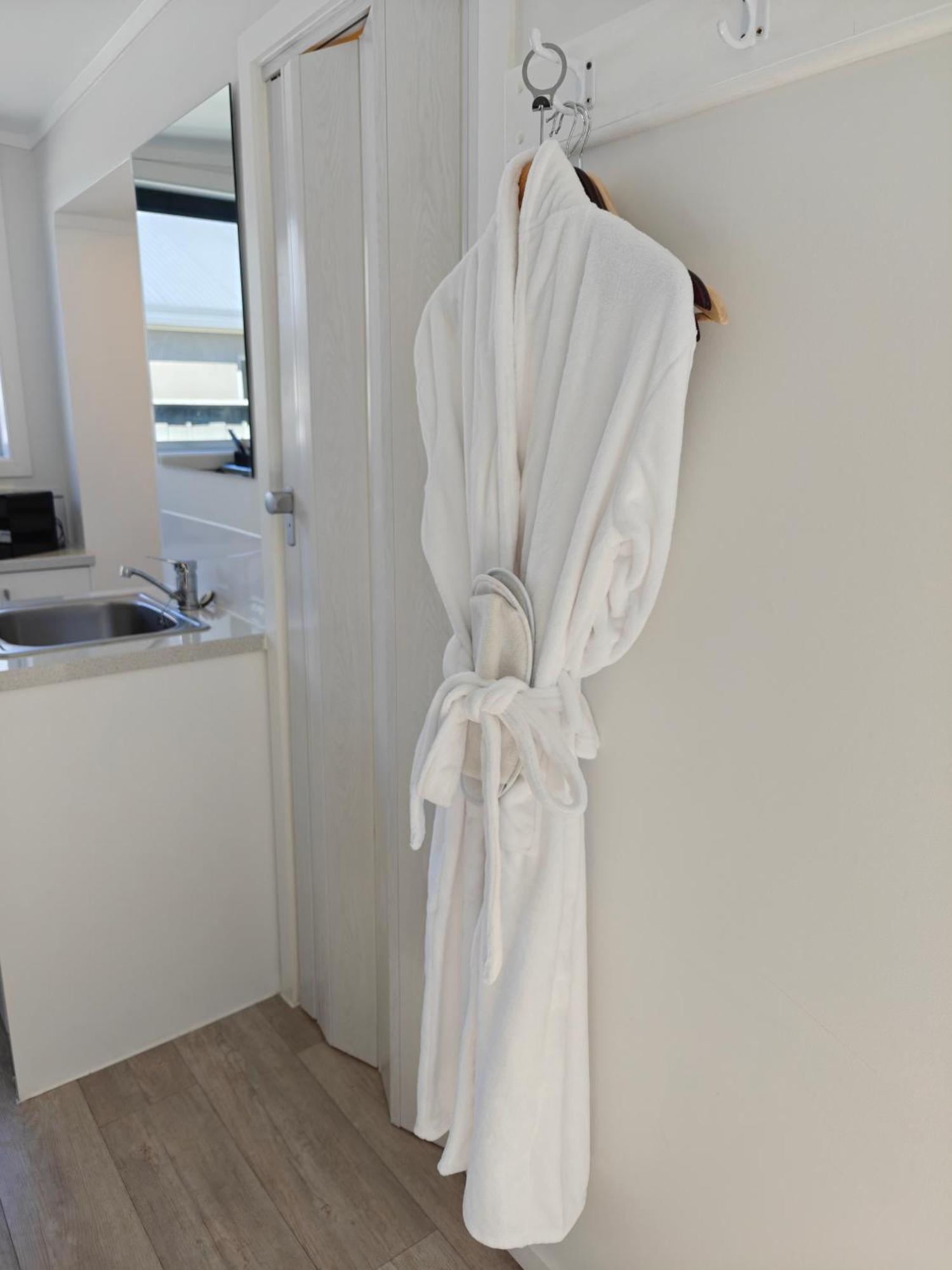 تاورانجا Roselands Motel المظهر الخارجي الصورة