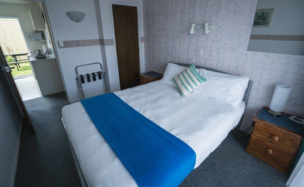 تاورانجا Roselands Motel المظهر الخارجي الصورة