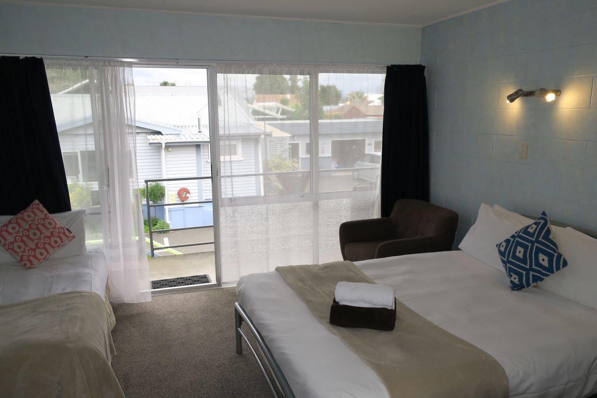 تاورانجا Roselands Motel المظهر الخارجي الصورة